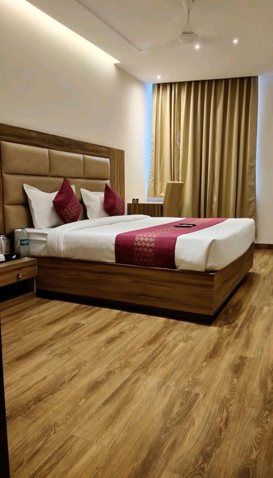 Hotel Pearl Wood Zirakpur Exteriér fotografie