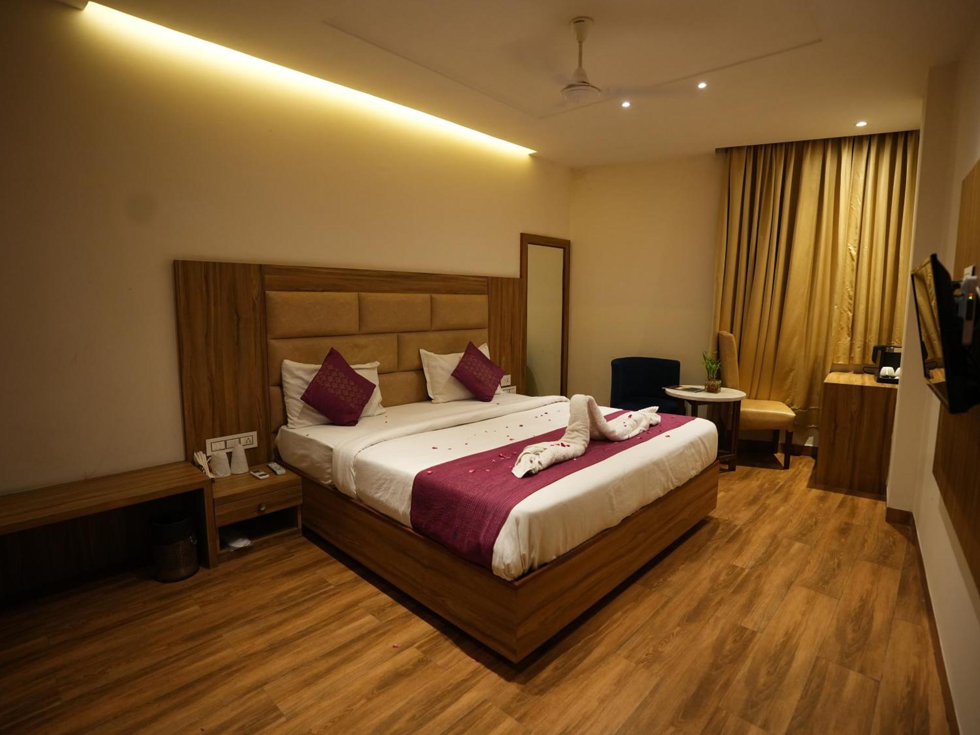 Hotel Pearl Wood Zirakpur Exteriér fotografie